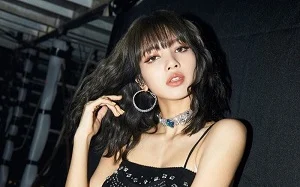 Lisa Black Pink lộ clip táo bạo bên người tình trong đêm lãng mạn